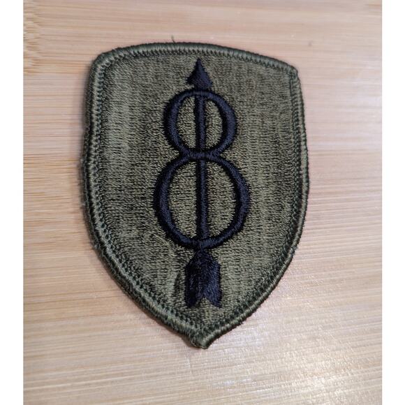 US Army 8th INfantry Division Patch Subdued Black Arrow Eighth Division Uniform - Picture 1 of 3